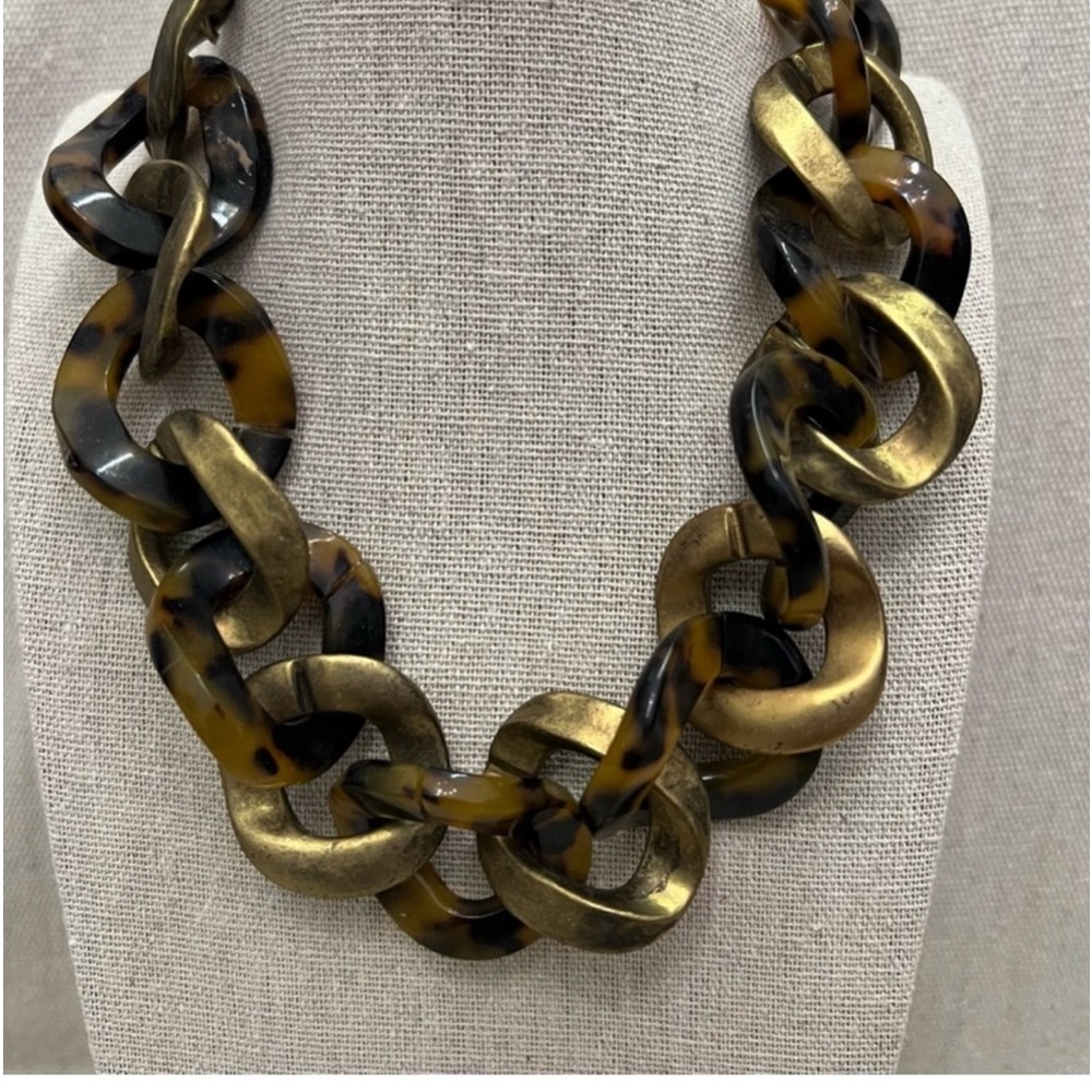 Tortoise and brushed gold tone chunky necklace